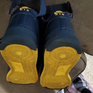 Size 10 Nike sneakers